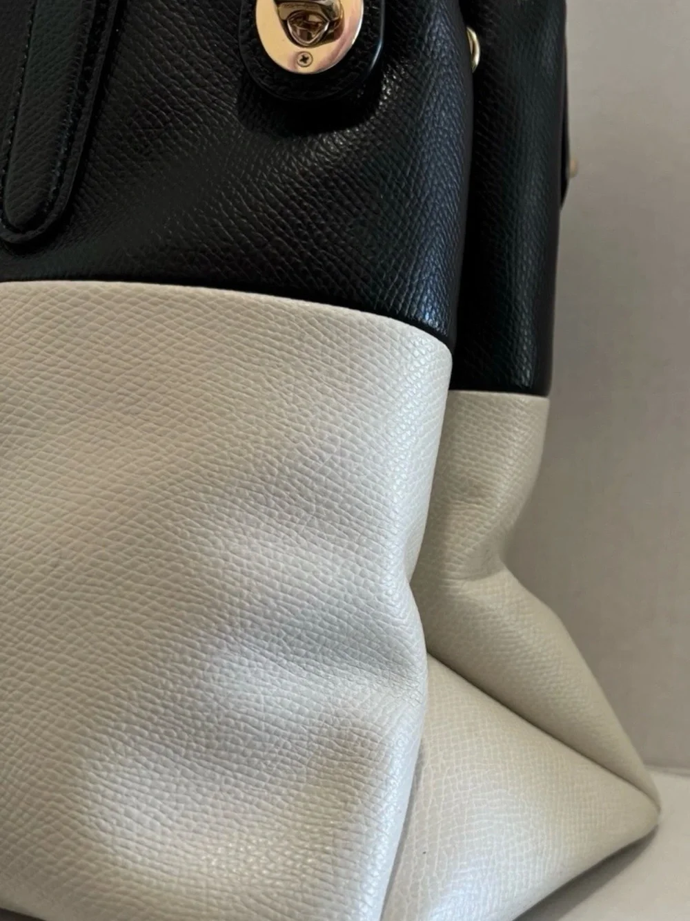 Coach Two-Tone Black and Cream Leather Tote-needs a touch of love - Picture 5 of 12